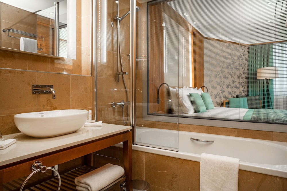

Milano - Brazzaville - Radisson Blu M'Bamou Palace Hotel