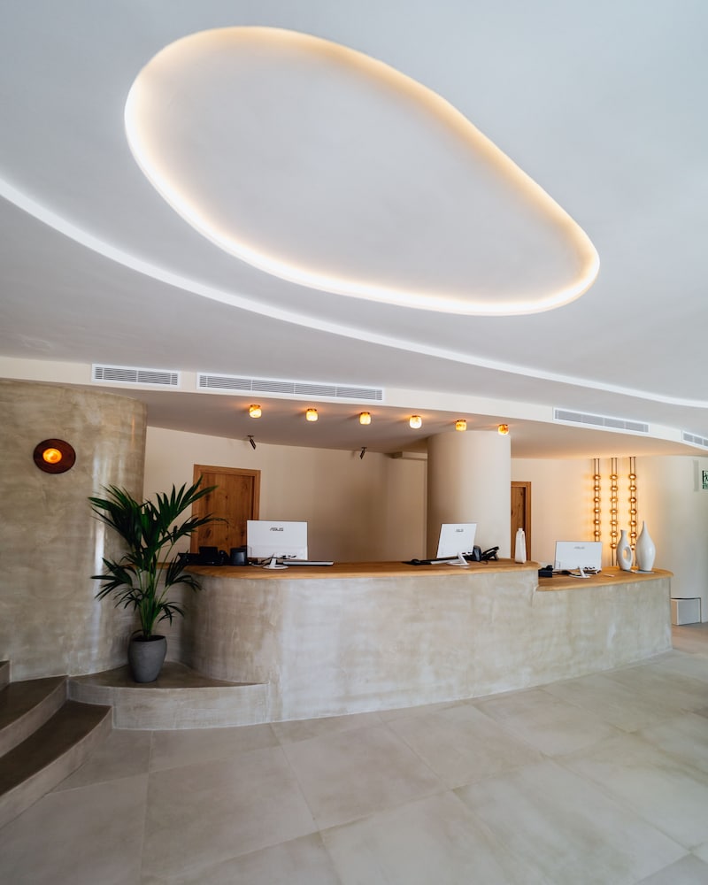 

Roma - Playa d'en Bossa, Ibiza - El Hotel Pacha