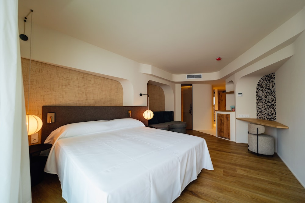 

Milano - Cala Llonga - El Hotel Pacha