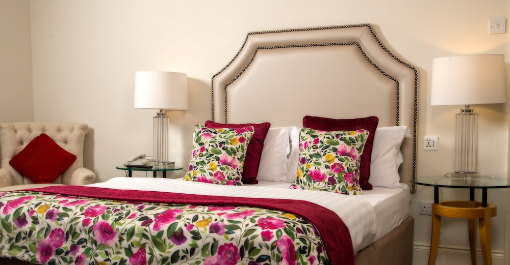 

Napoli - Cork - Cork’s Vienna Woods Hotel and Villas