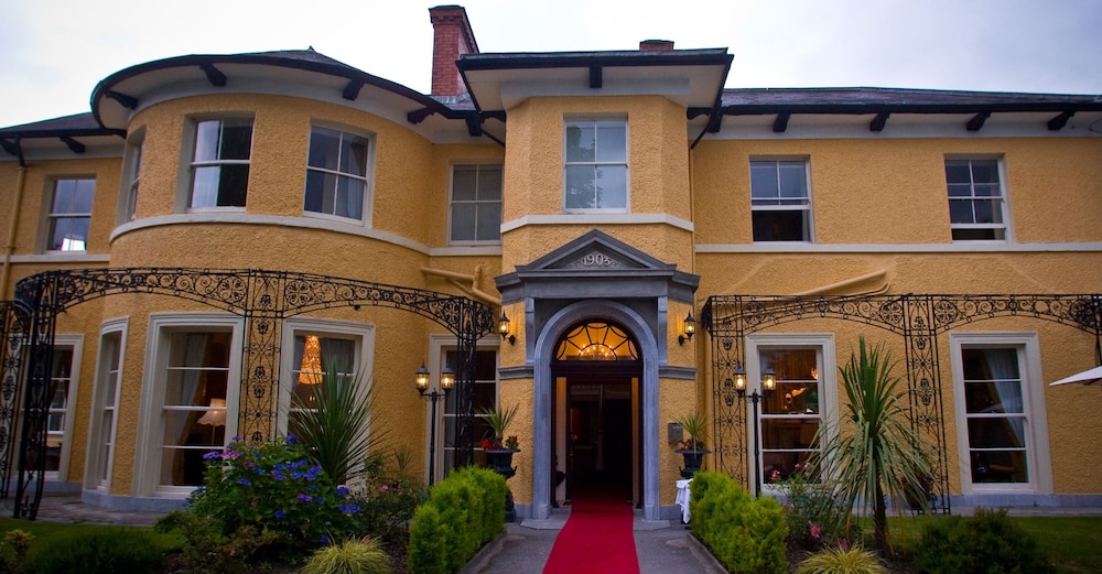 

Milano - Cork - Cork’s Vienna Woods Hotel and Villas