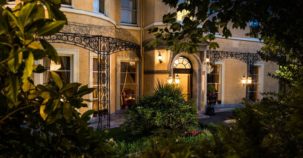 

Roma - Cork - Cork’s Vienna Woods Hotel and Villas