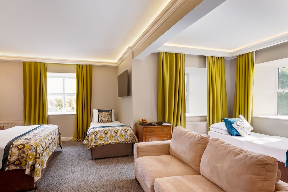 

Milano - Cork - Cork’s Vienna Woods Hotel and Villas