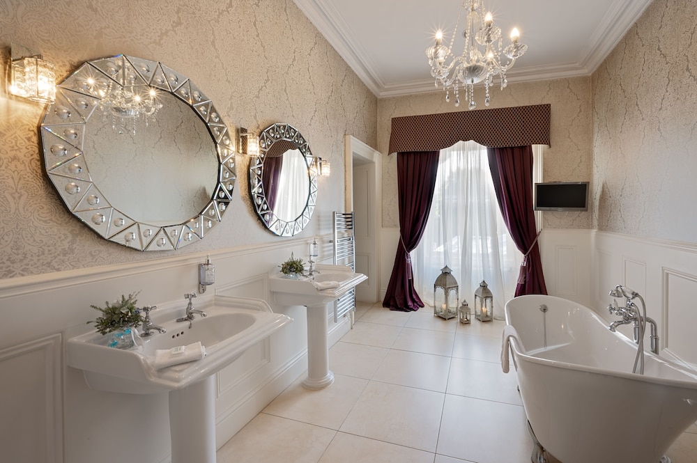 

Roma - Cork - Cork’s Vienna Woods Hotel and Villas