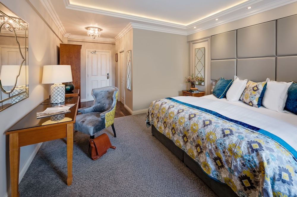 

Torino - Cork - Cork’s Vienna Woods Hotel and Villas