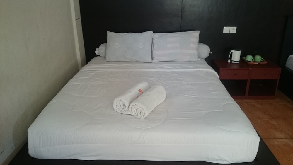 

Roma - Denpasar - Agus Beach Inn