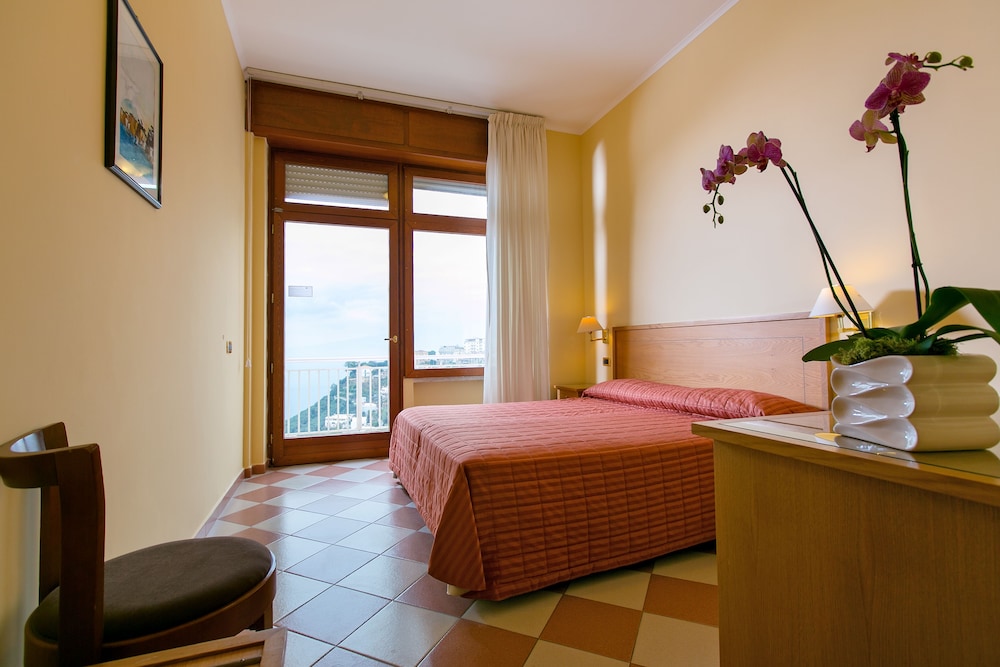 

Milano - Vico Equense - Grand Hotel Moon Valley