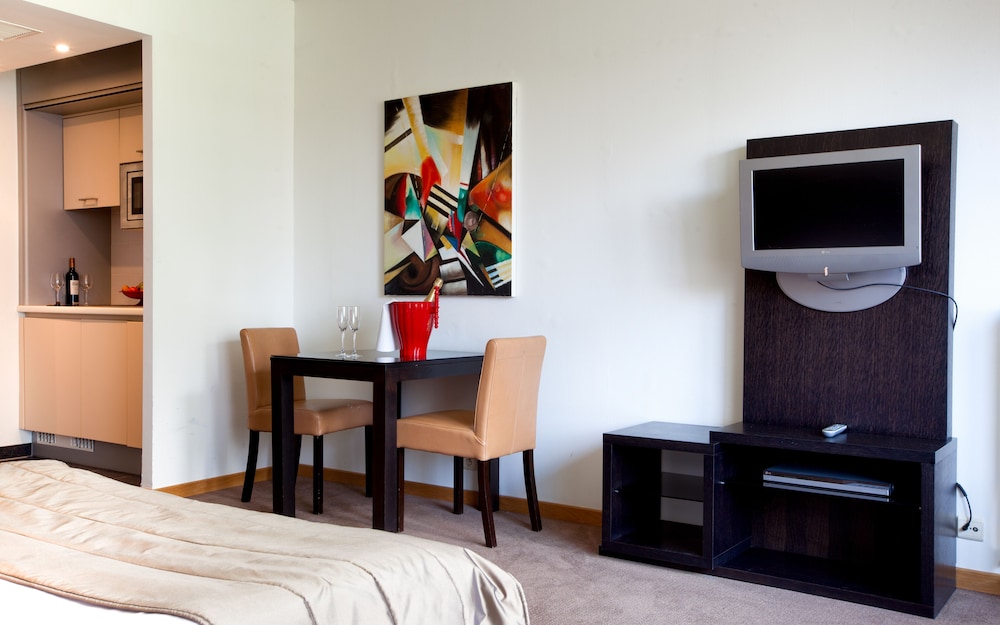 

Bologna - Bruxelles Aeroporto - Diamant Suites Brussels EU