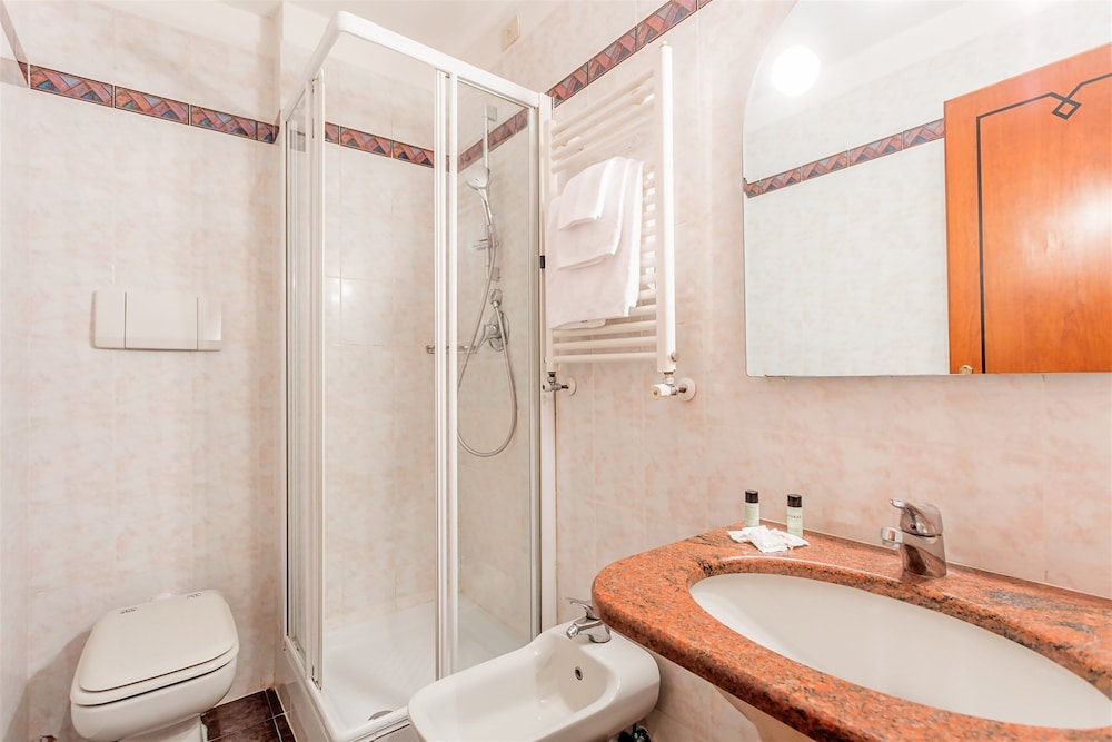 

Palermo - Roma - Raeli Hotel Siracusa