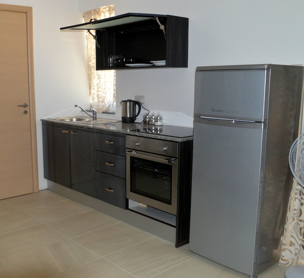 

Catania - Mellieha - Estrella Lodging
