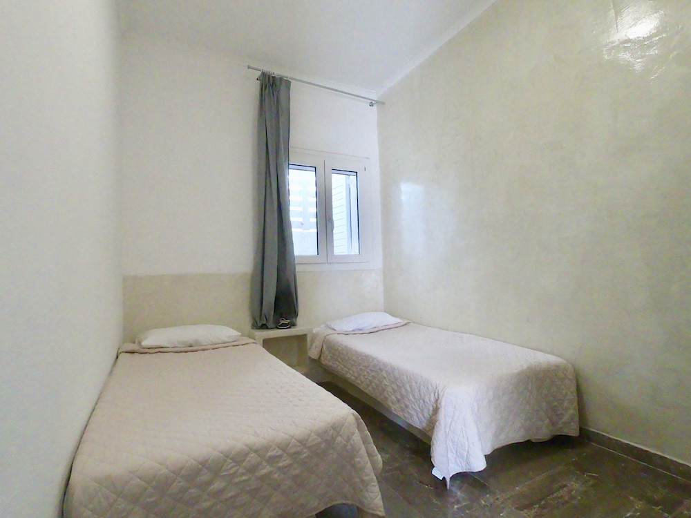 

Milano - Santorini-Akrotiri - Anny Studios & Rooms Perissa Beach