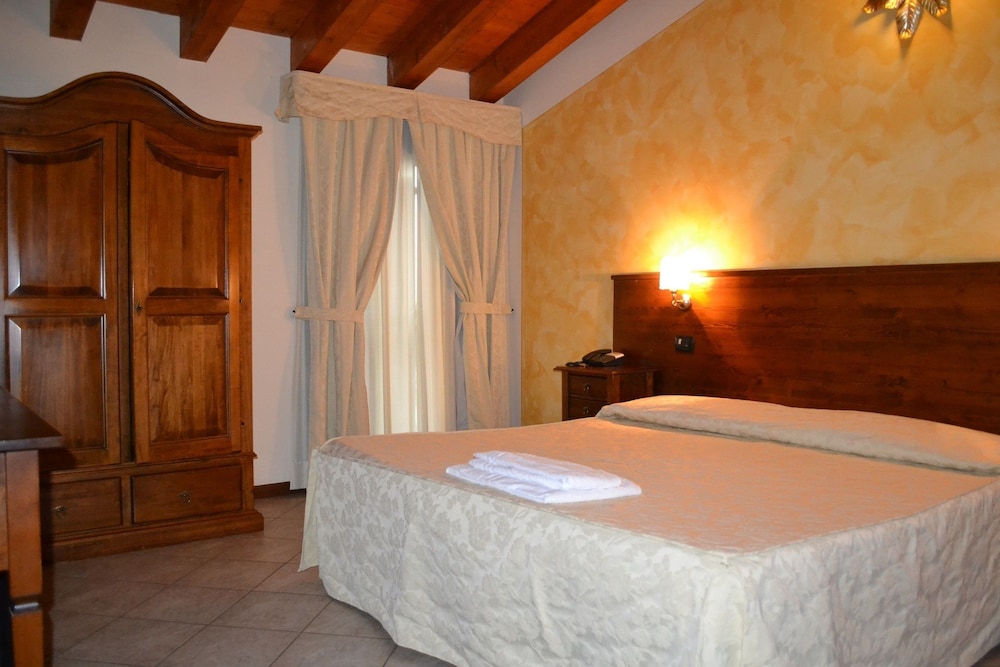 

Palermo - Montichiari - Albergo La Piana