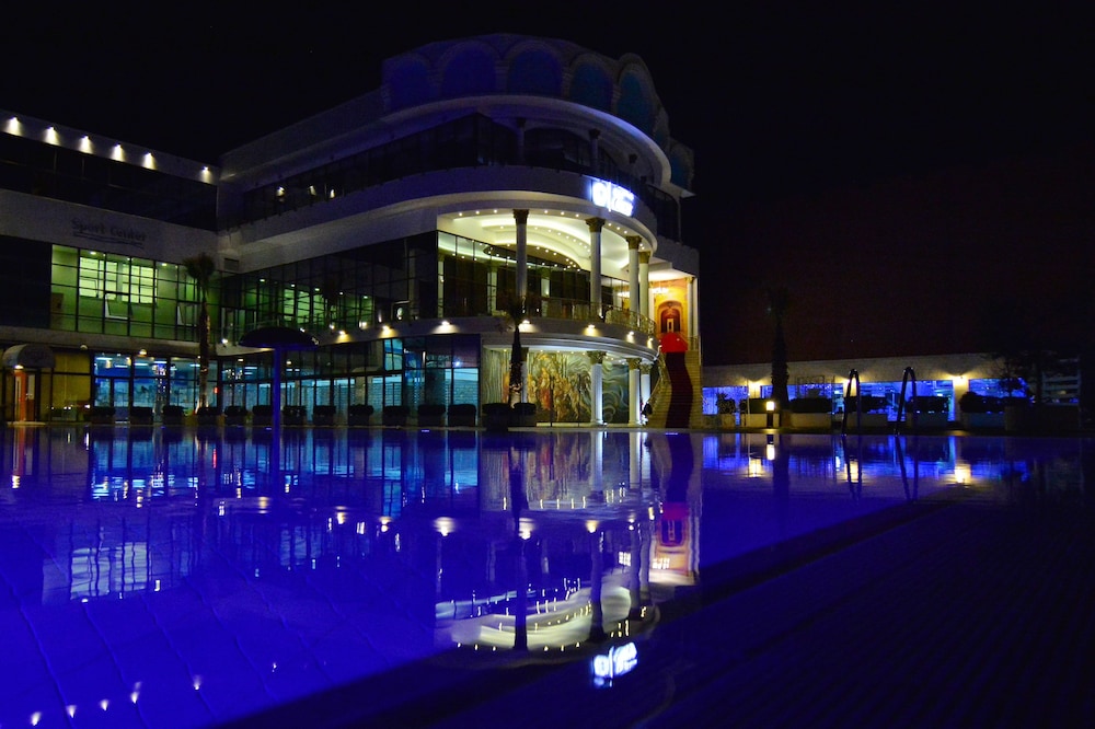 

Milano - Rinas - Te Stela Resort