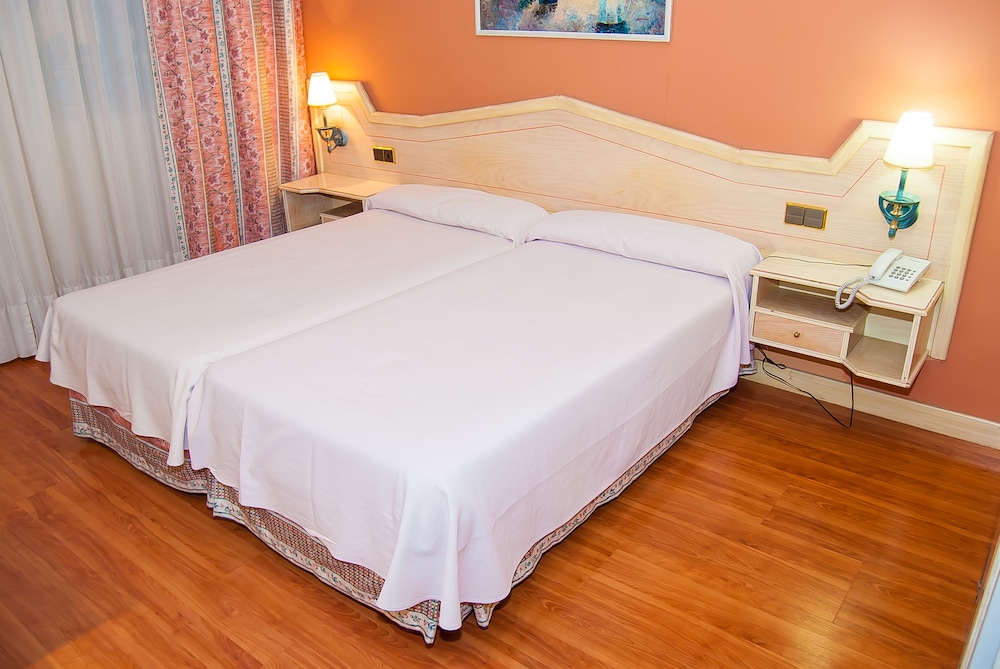 

Napoli - Granada - Hotel Ana María