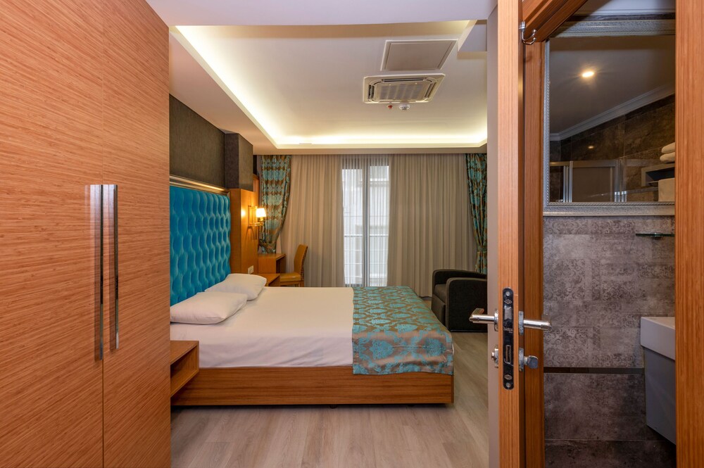 

Cagliari - Istanbul - Grand Palace Hotel
