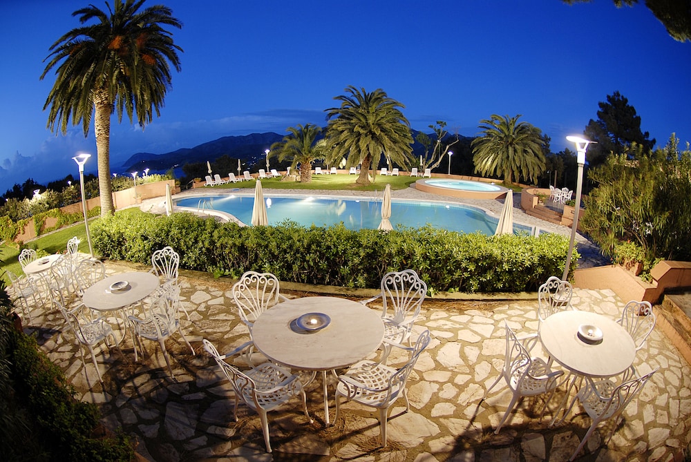 

Milano - Rio dellʼElba - Resort Le Picchiaie