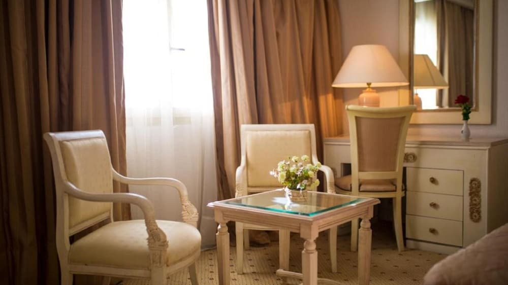 

Verona - Monastir - Amir Palace