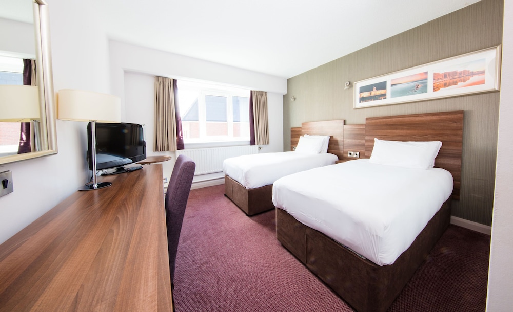 

Palermo - Cork - Leonardo Hotel Cork