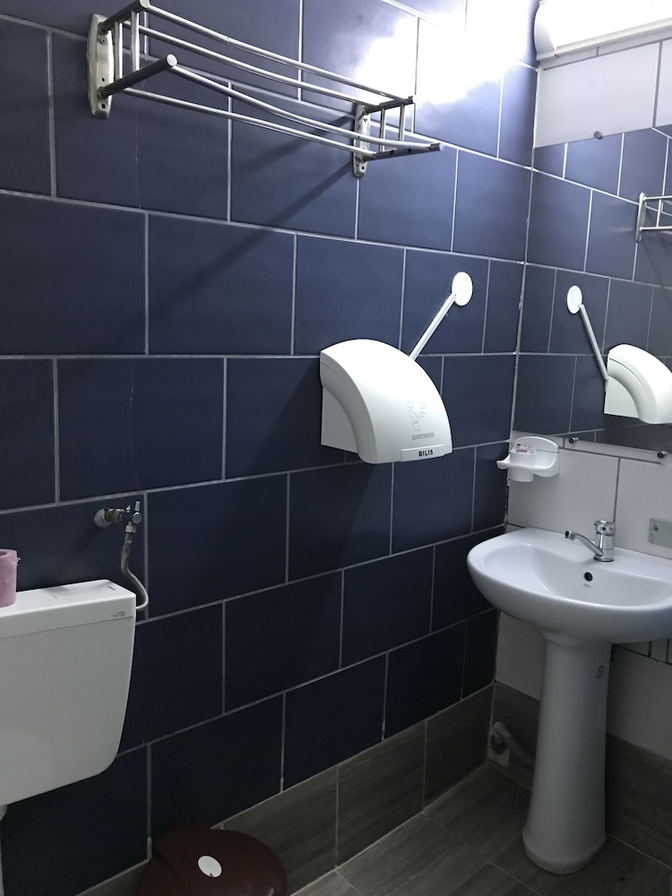 

Roma - Popeşti-Leordeni - Hotel Funnytime