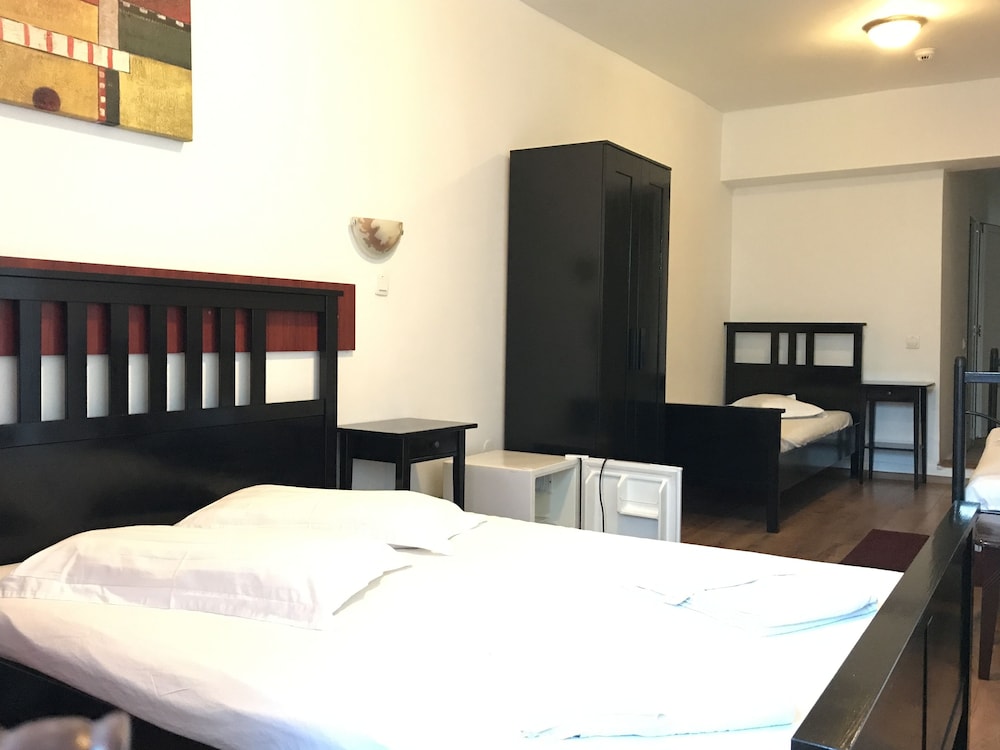 

Roma - Popeşti-Leordeni - Hotel Funnytime