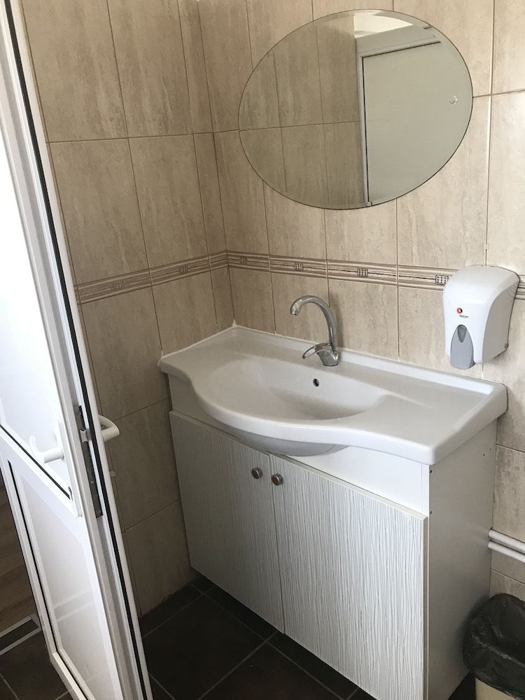 

Roma - Popeşti-Leordeni - Hotel Funnytime