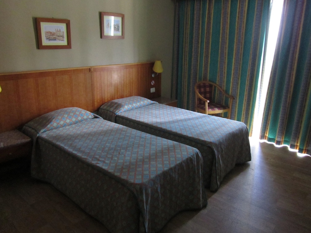 

Milano - Mġarr - Topaz Hotel