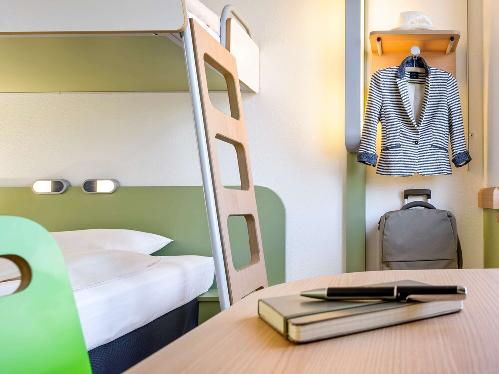 

Milano - Versailles - ibis budget Velizy