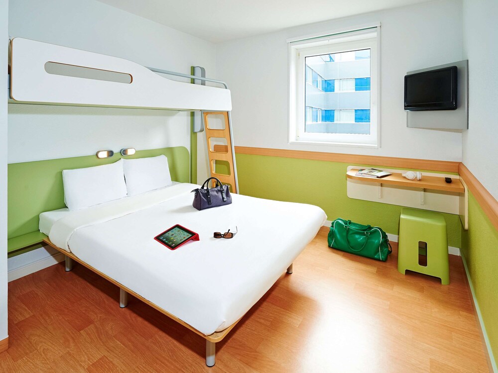 

Pisa - Versailles - ibis budget Velizy