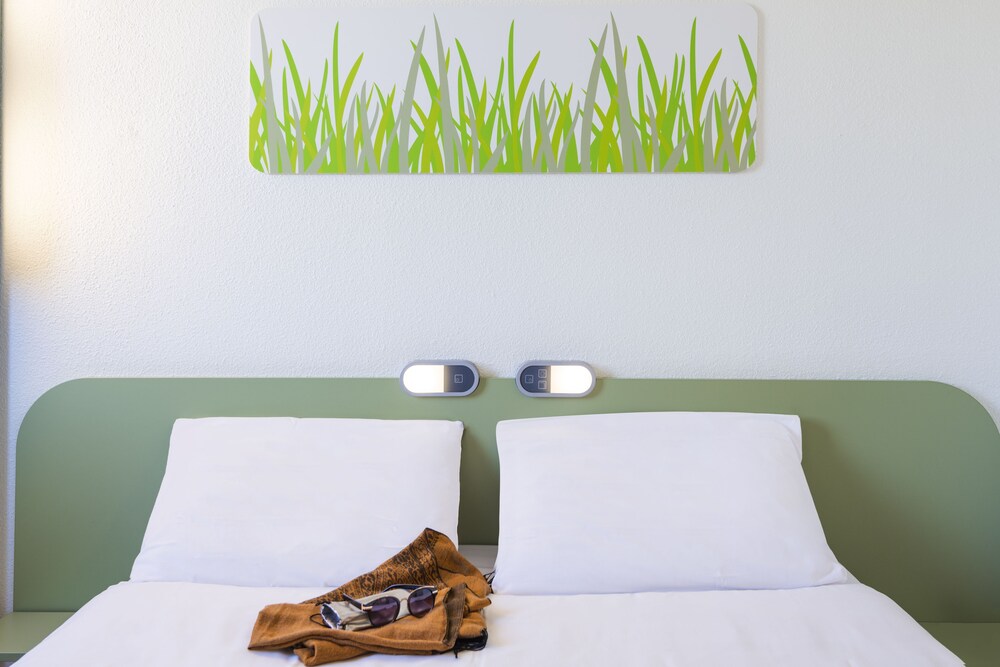 

Catania - Versailles - ibis budget Velizy