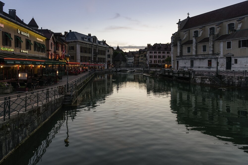 

Napoli - Annecy - greet hôtel Annecy Cran-Gevrier