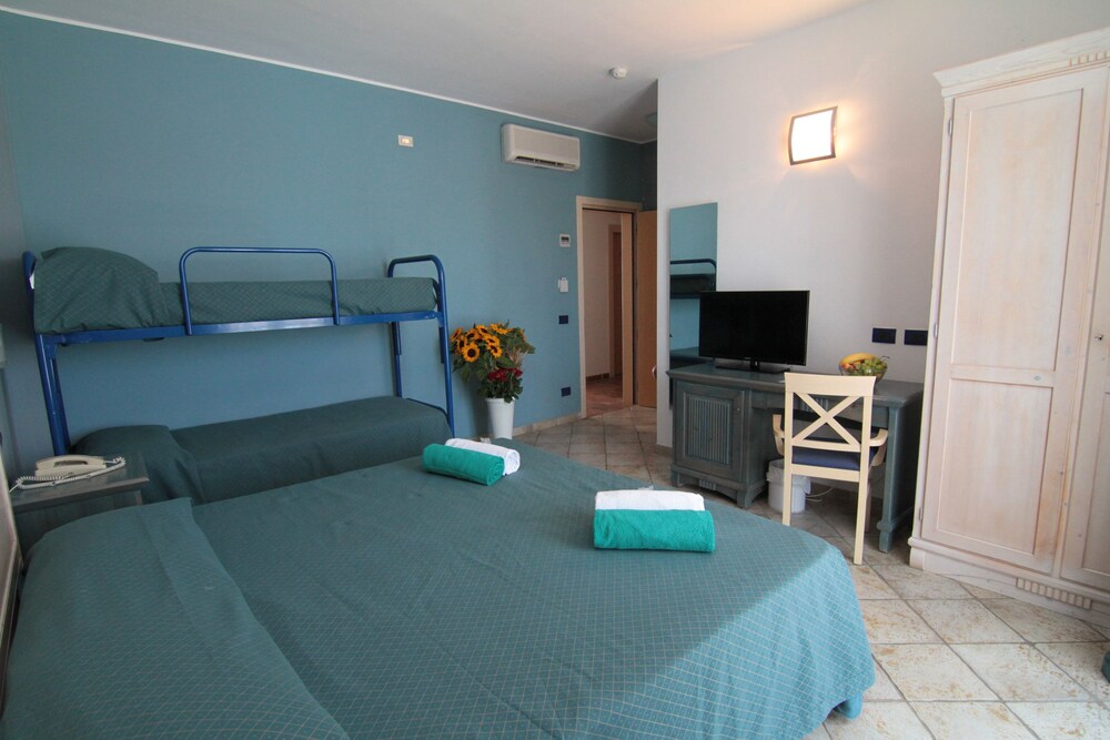 

Bari - Marinella di Selinunte - Hotel Club Selinunte Beach AiMori