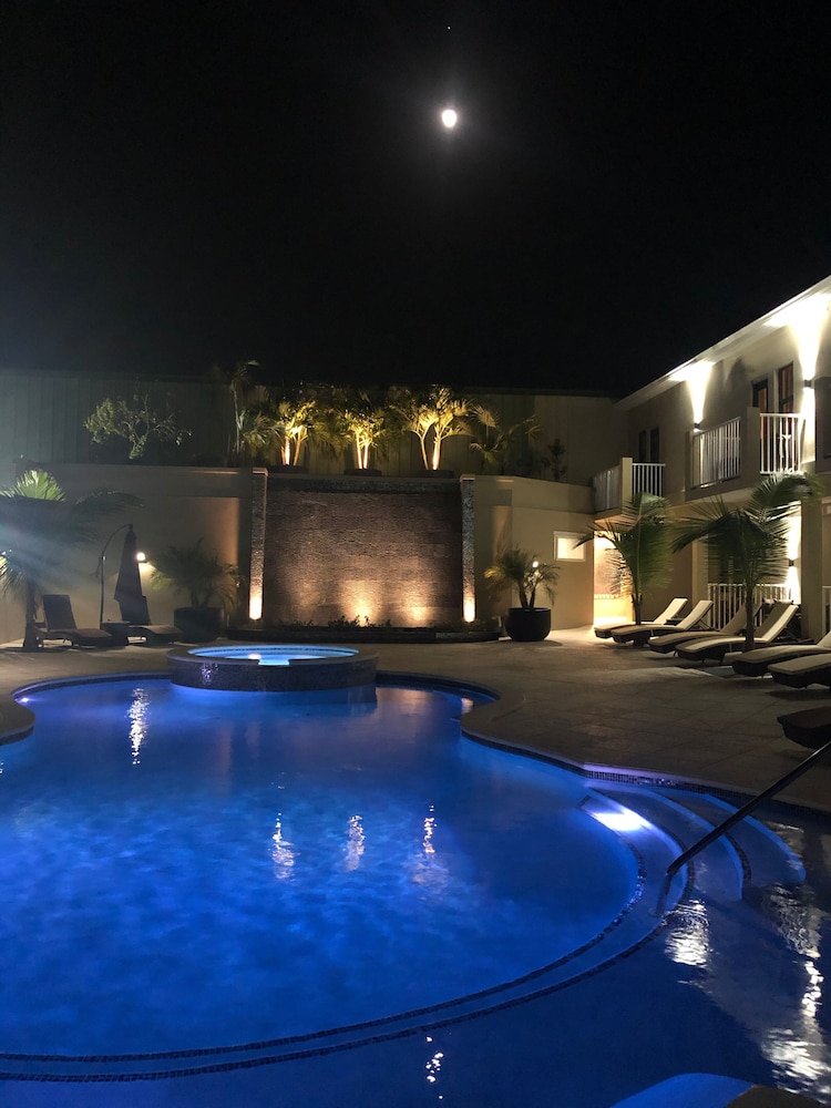 

Roma - Providenciales - The Lodgings Hotel SureStay Collection by Best Western