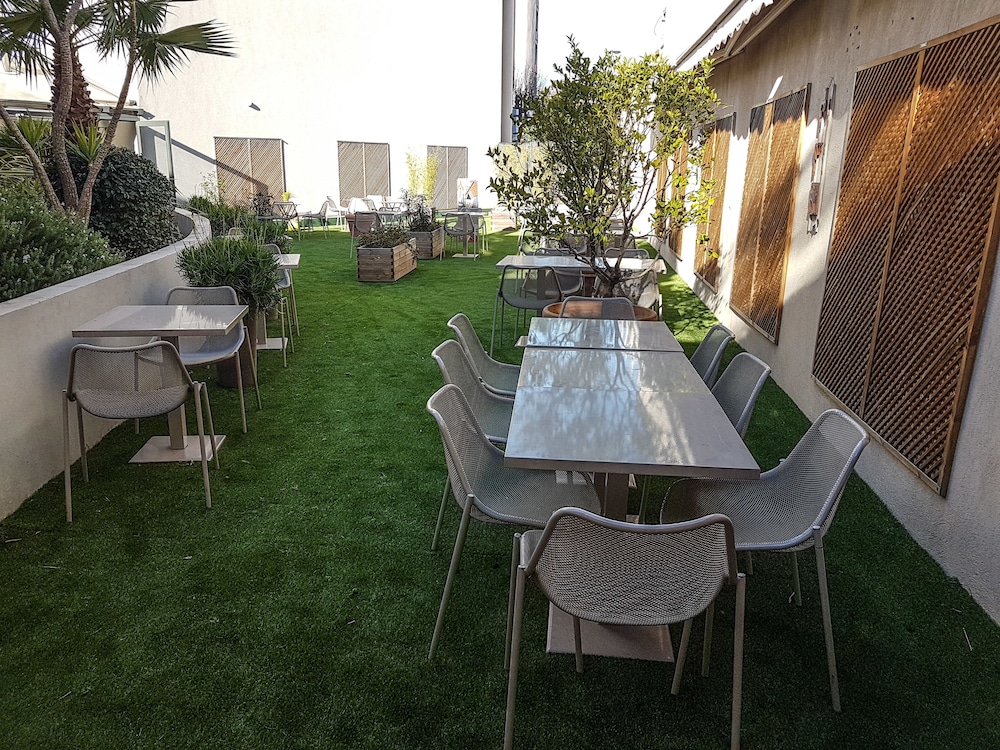 

Bologna - Villefranche-sur-Mer - Esatitude Hotel