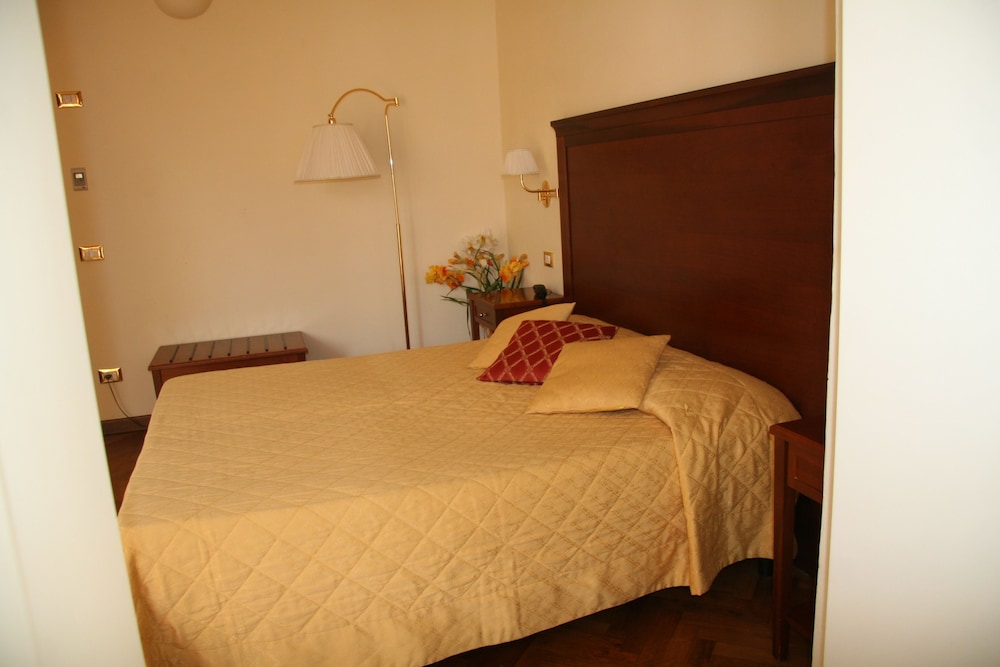 

Bari - Pisa - Hotel Alessandro Della Spina