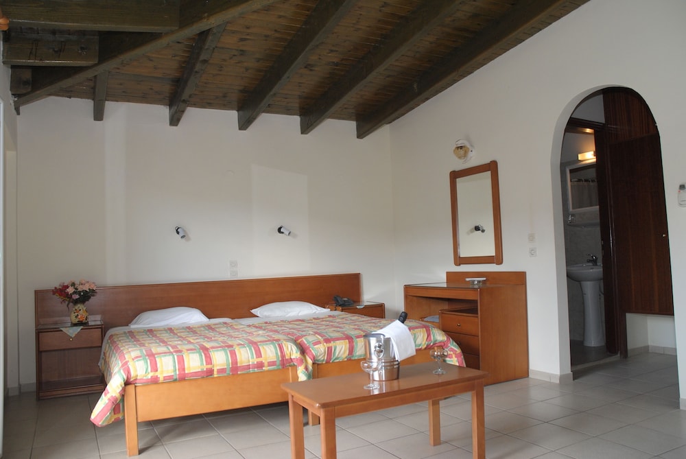 

Milano - Ágios Matthaíos - SeaBird Hotel