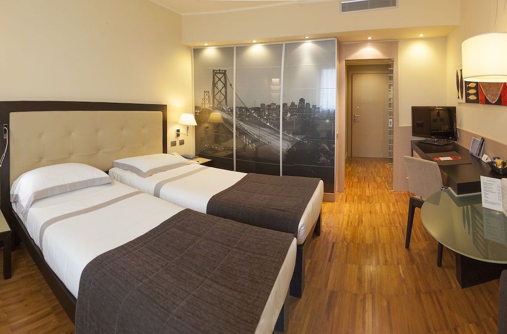 

Bari - Lago di Como, Laghi Italia - Hotel Cruise