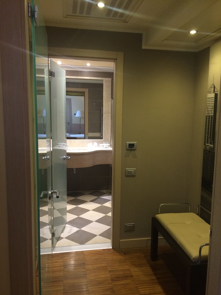 

Roma - Como - Hotel Cruise