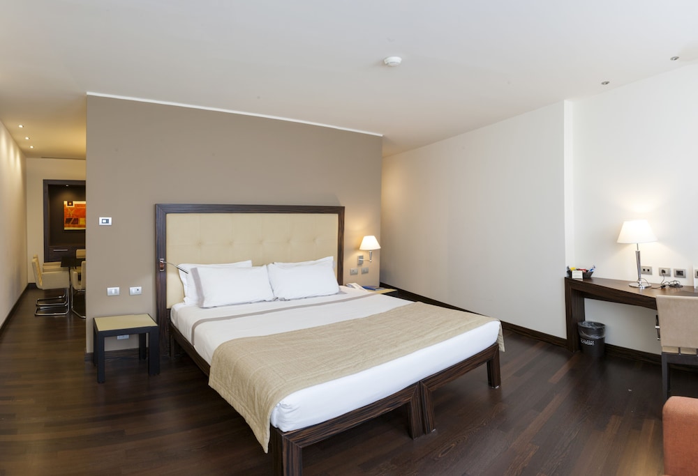 

Napoli - Como - Hotel Cruise