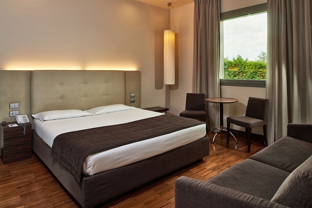 

Roma - Como - Hotel Cruise