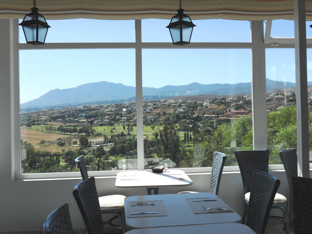 

Roma - Puerto Banus - TRH Paraíso