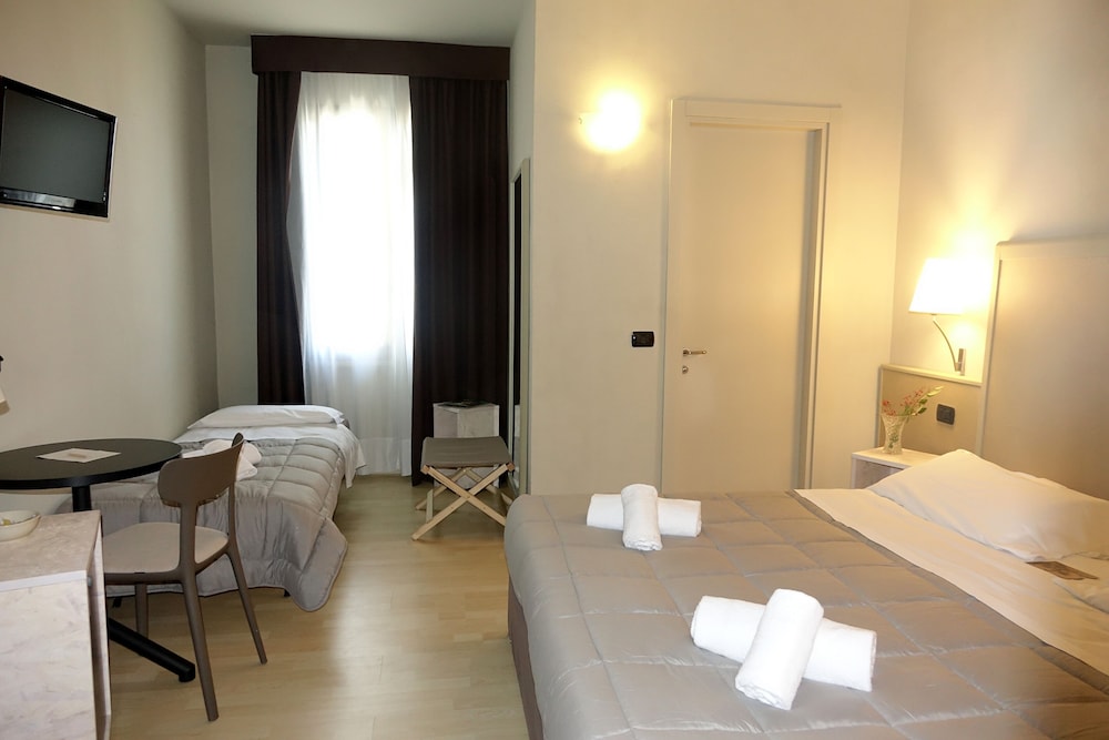 

Bari - Riviera Romagnola, Mare Italia - Hotel Corallo Rimini