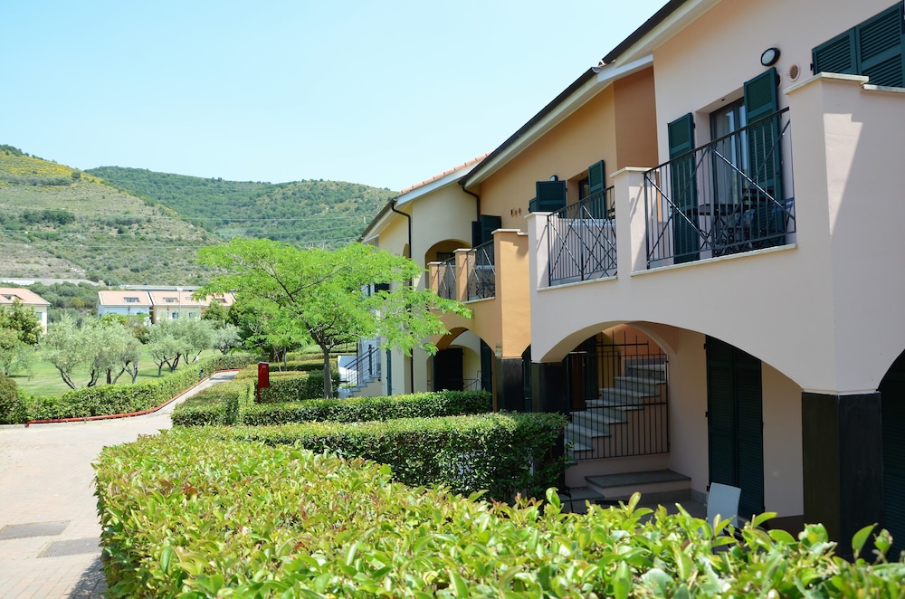 

Milano - San Lorenzo al Mare - Castellaro Golf Resort