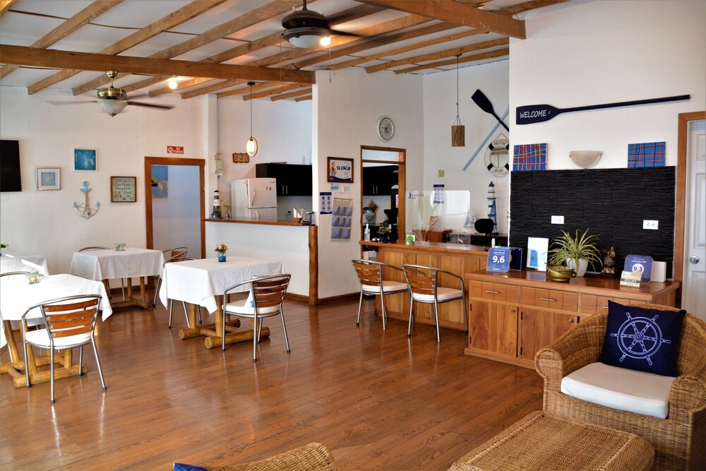 

Milano - Puerto Ayora - Capitan Max B&B