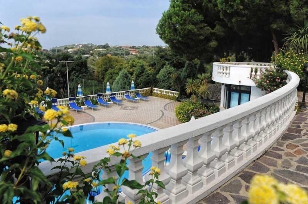 

Roma - Tropea - Villaggio Pineta Petto Bianco