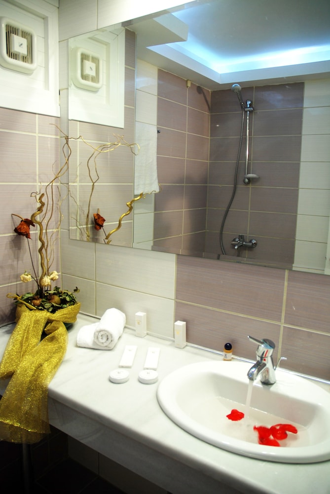 

Verona - Alykes - Letsos Hotel