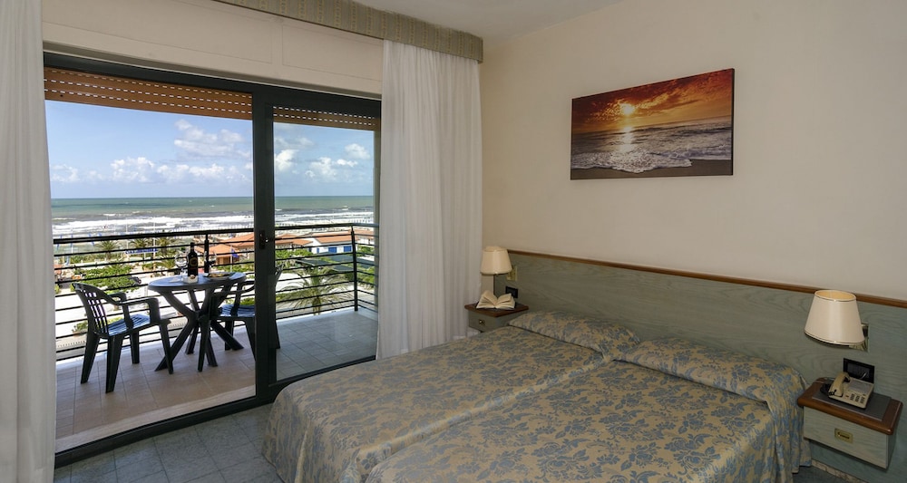 

Milano - Forte dei Marmi - Hotel Paris