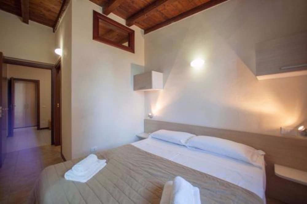

Roma - Peschiera del Garda - The Garda Village