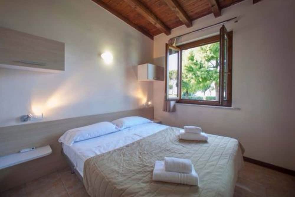 

Lamezia Terme - Moniga del Garda - The Garda Village