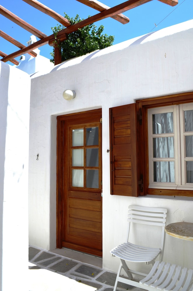 

Milano - Ftelia - Villa Pinelopi