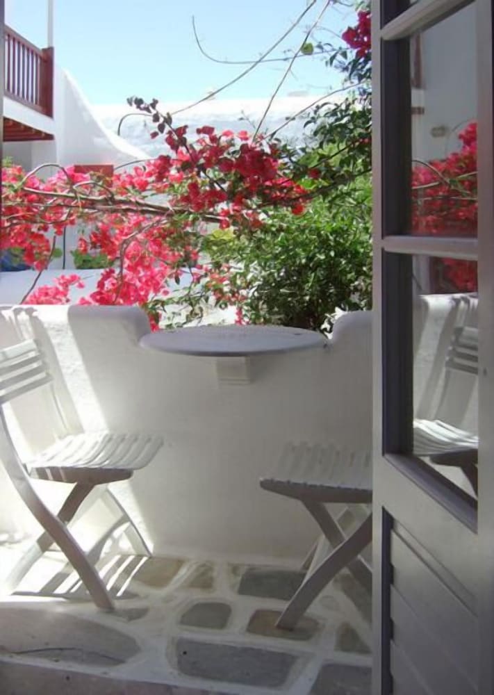 

Milano - Ftelia - Villa Pinelopi
